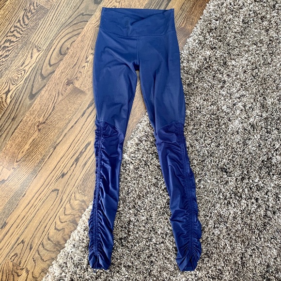 Fabletics Mesh Insert Legging - Picture 2 of 8